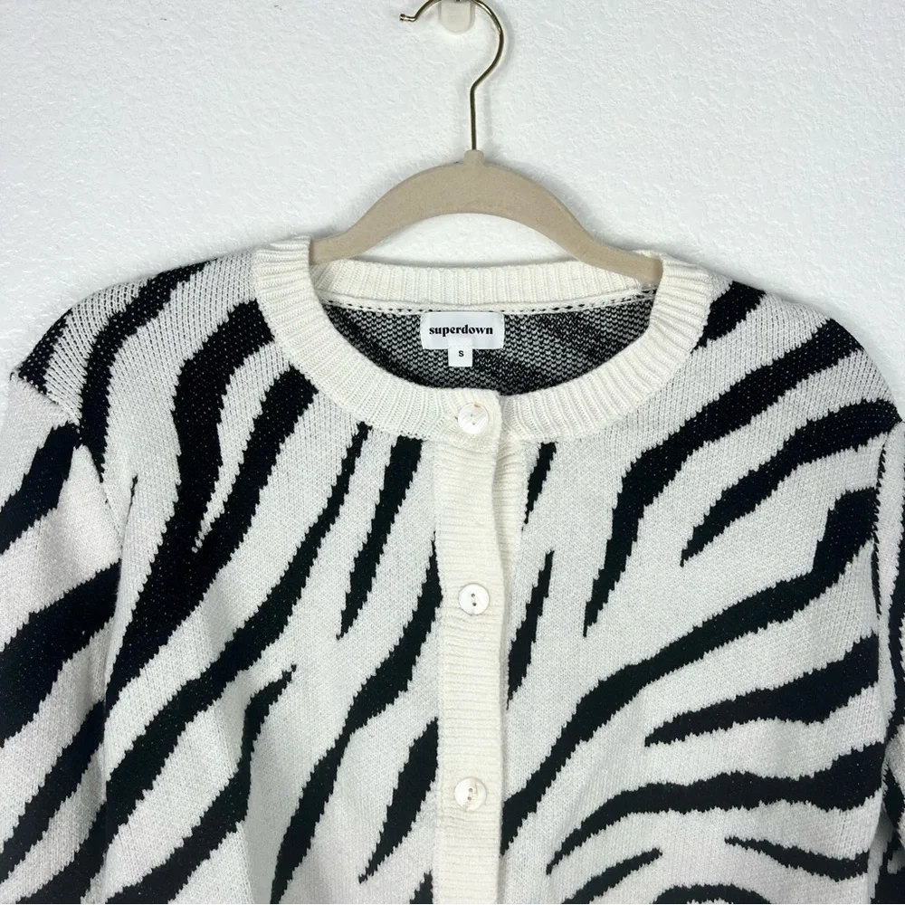 Revolve x Superdown Zebra crop sweater cardigan size S - Picture 4 of 7